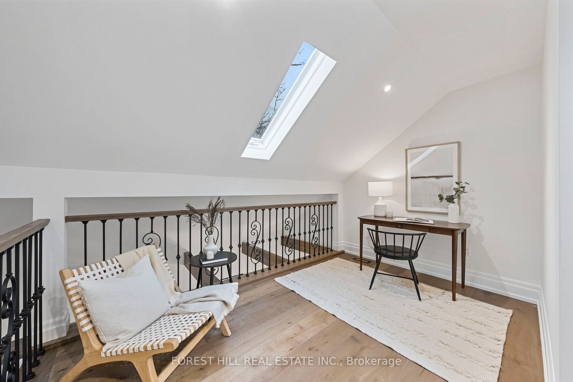 319 Indian Road Cres