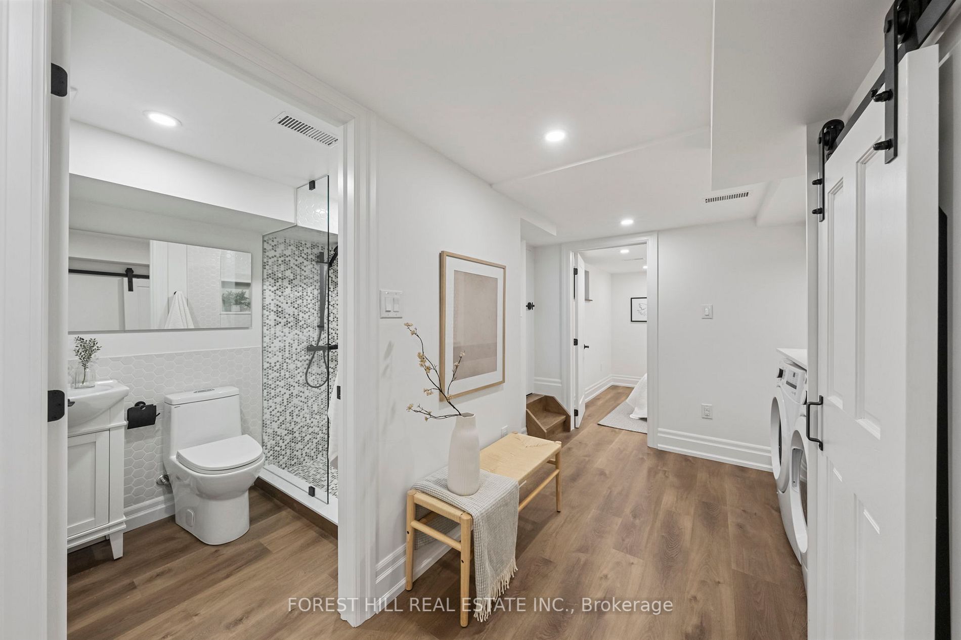 319 Indian Road Cres
