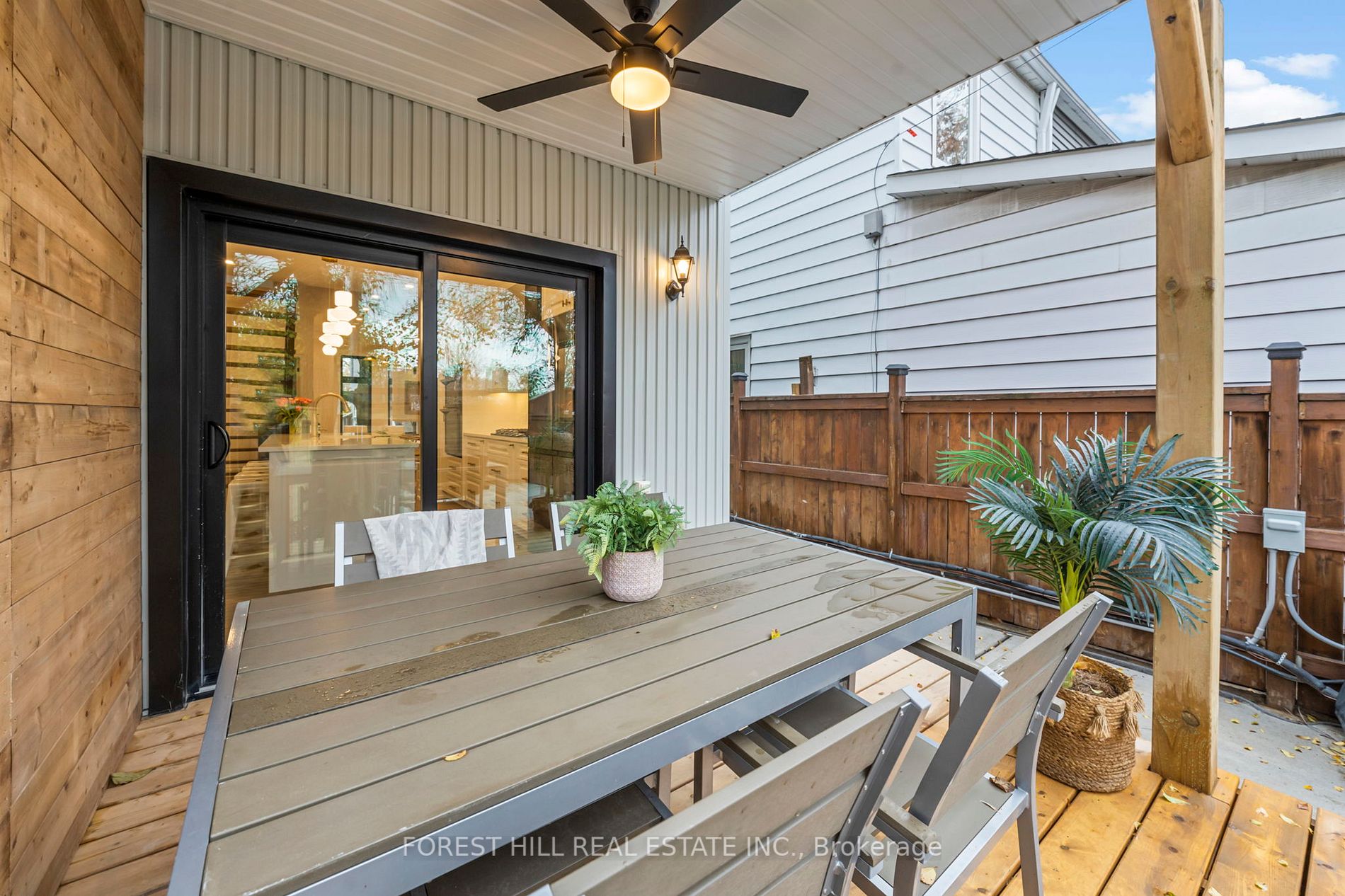 319 Indian Road Cres