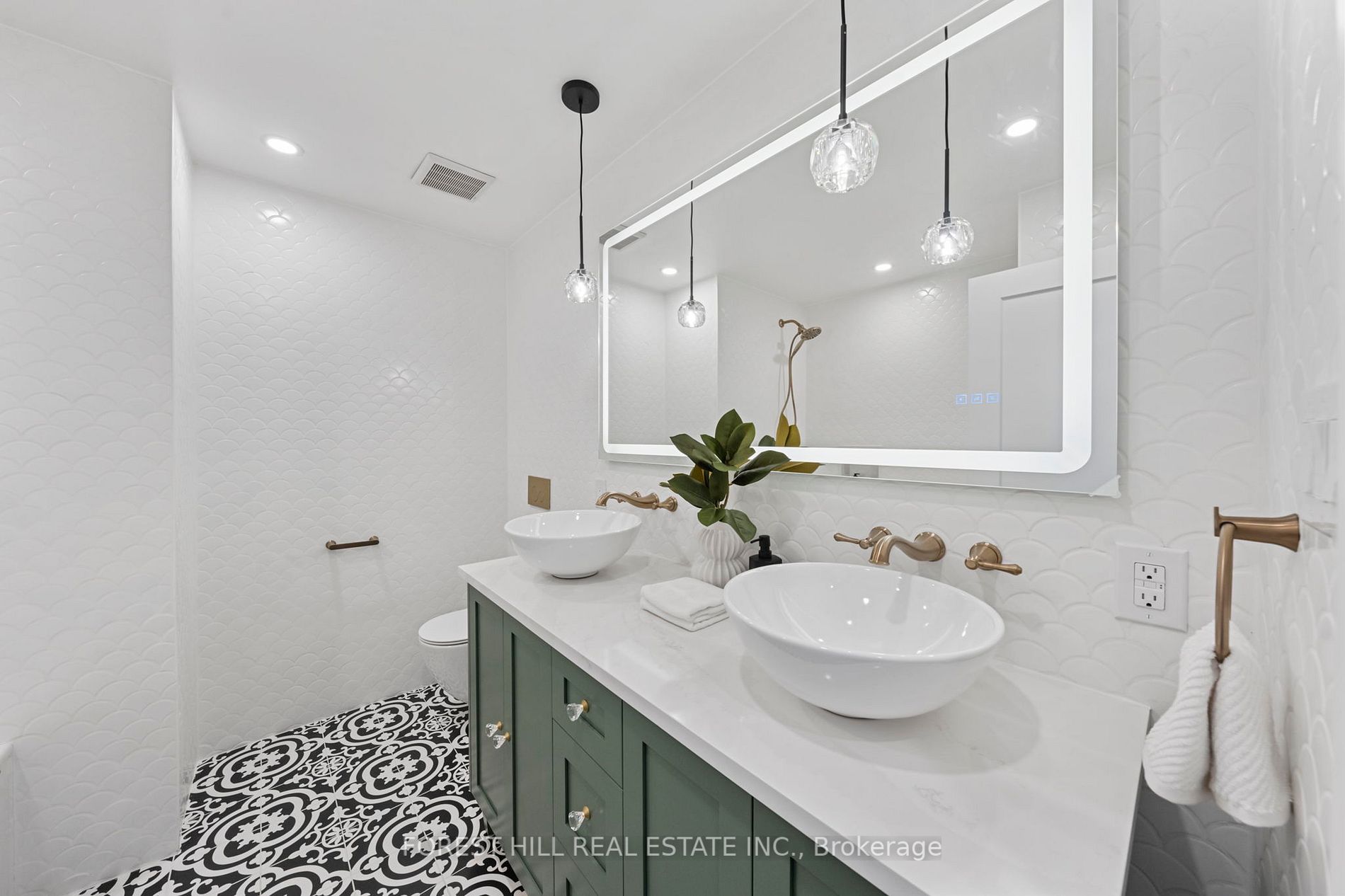 319 Indian Road Cres