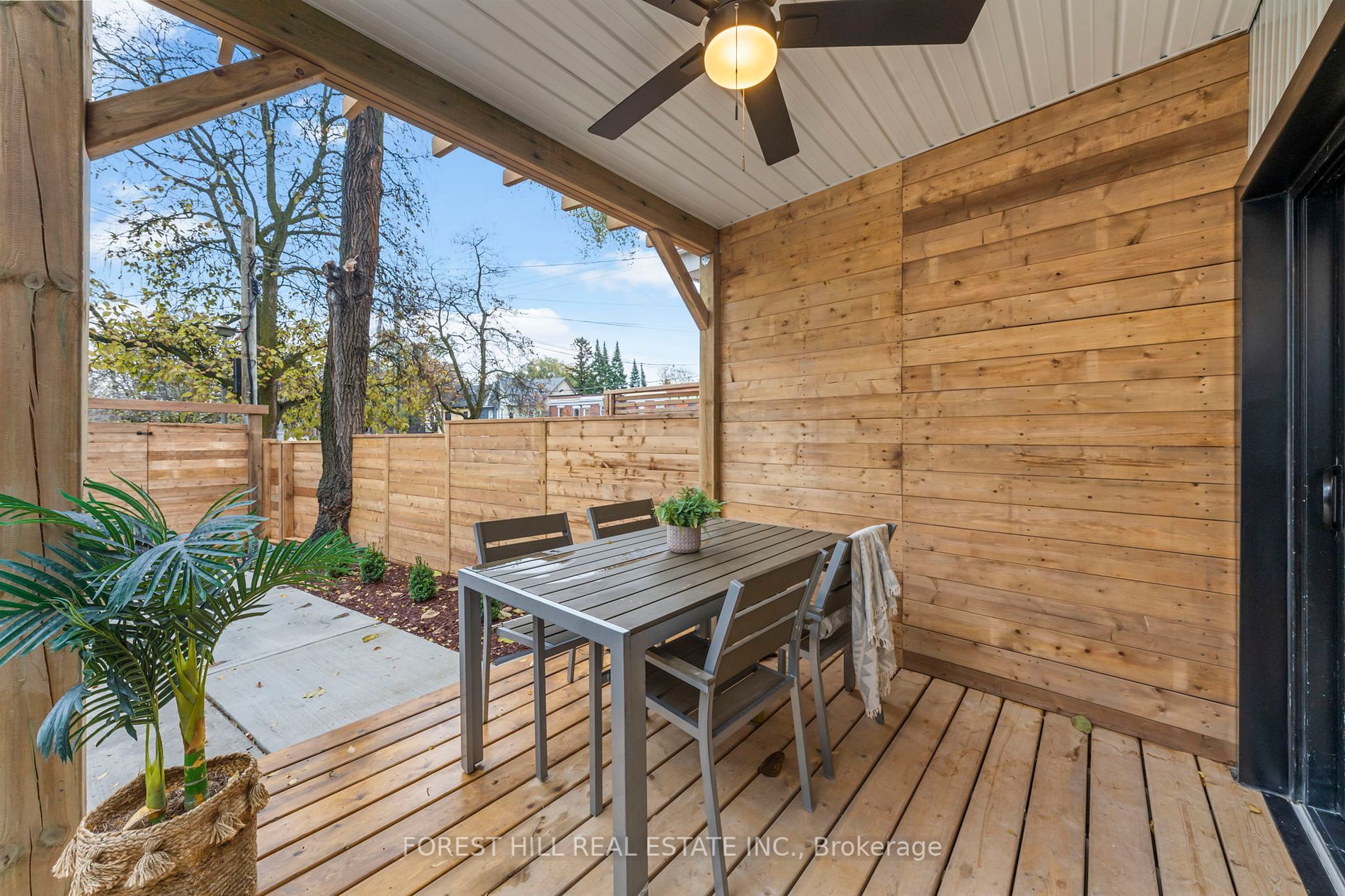 319 Indian Road Cres