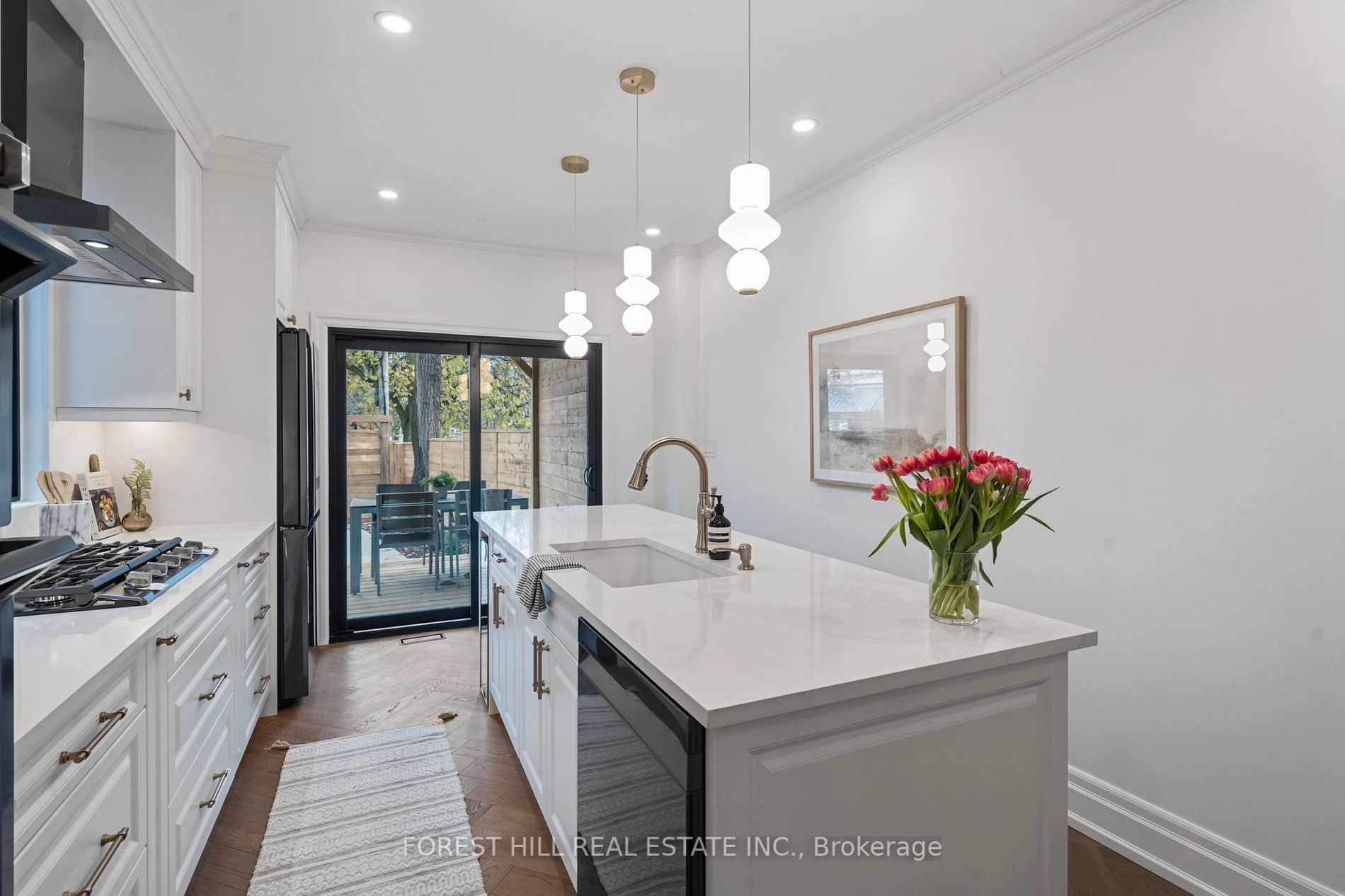 319 Indian Road Cres