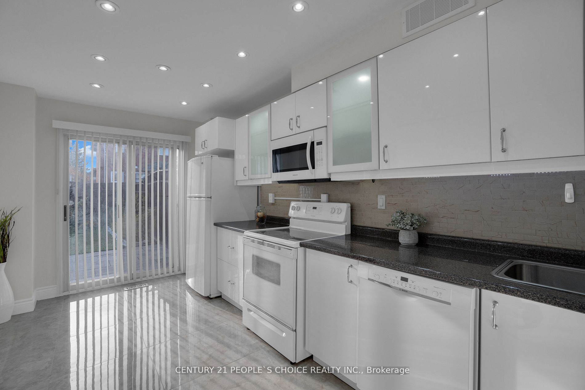 98 Bighorn Cres