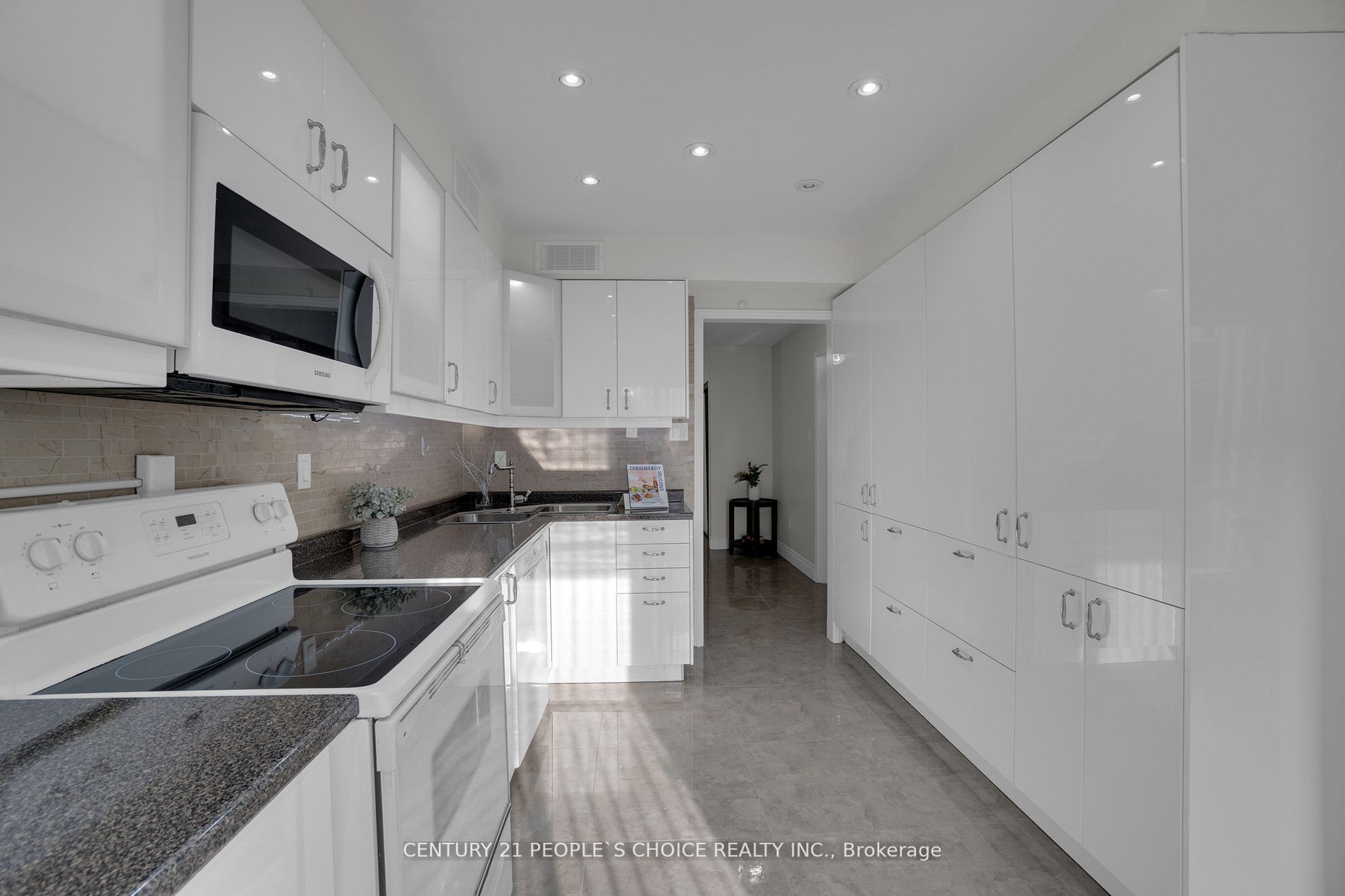 98 Bighorn Cres