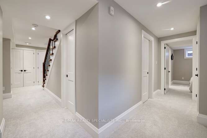 2550 Winthrop Cres