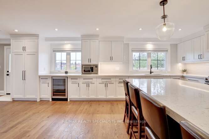 2550 Winthrop Cres