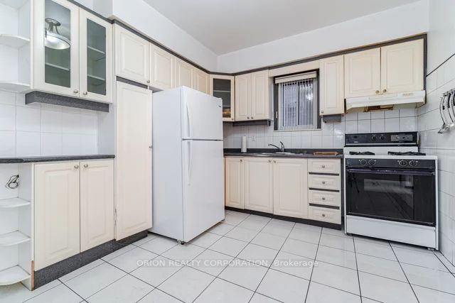 27 Spring Grove Ave