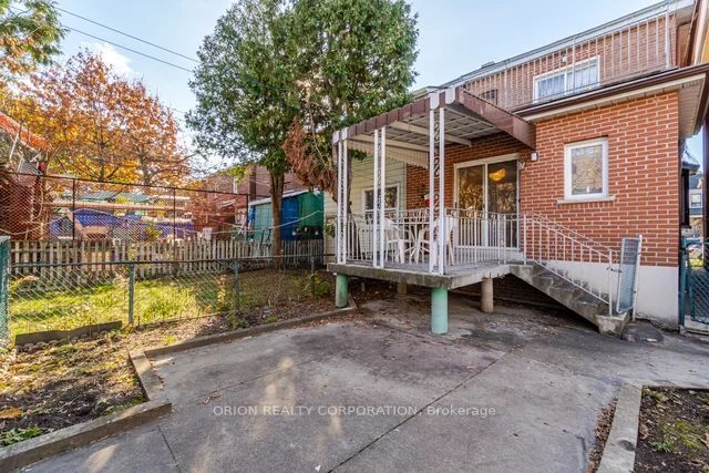27 Spring Grove Ave