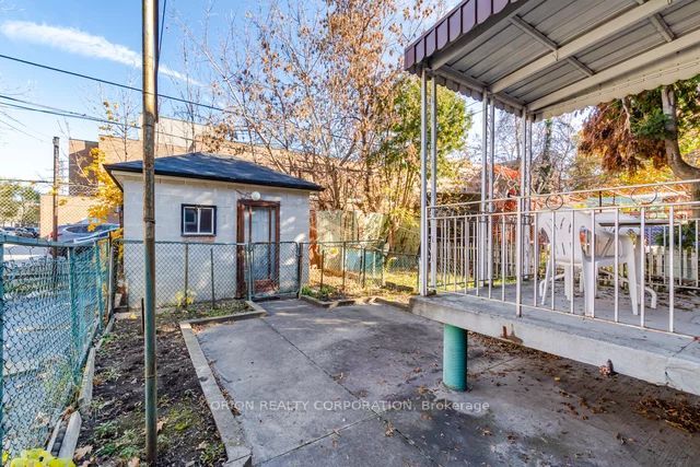 27 Spring Grove Ave