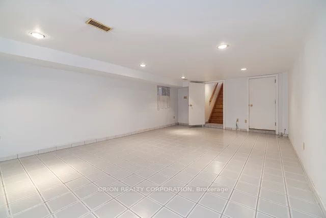 27 Spring Grove Ave