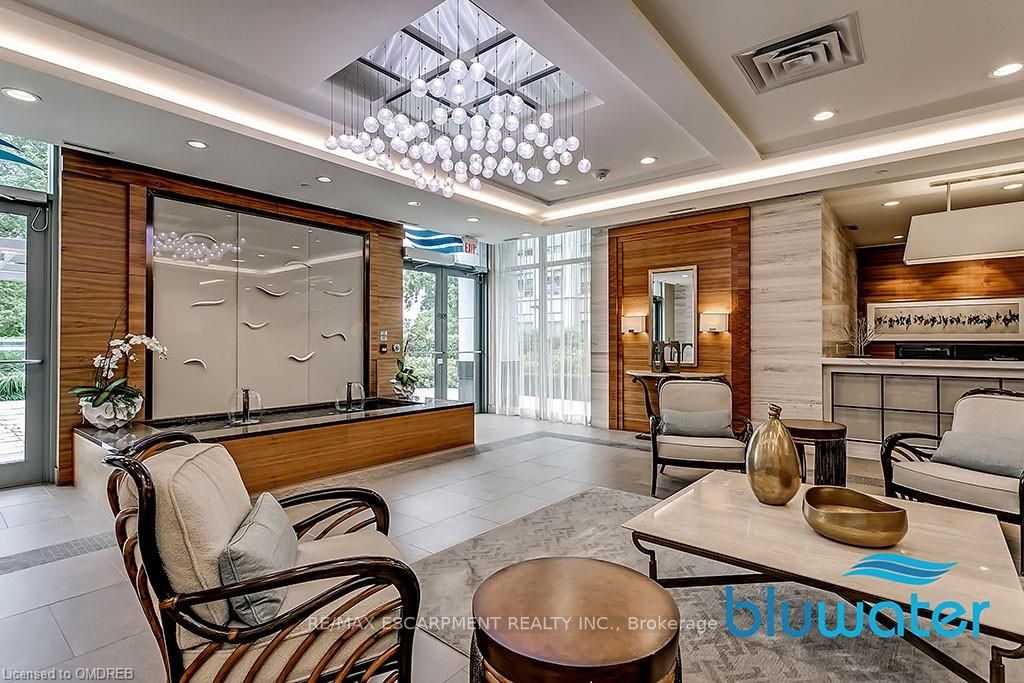 3500 Lakeshore Rd W, #228