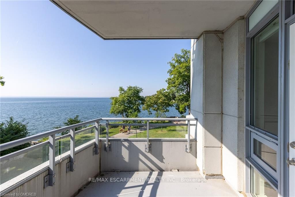 3500 Lakeshore Rd W, #228