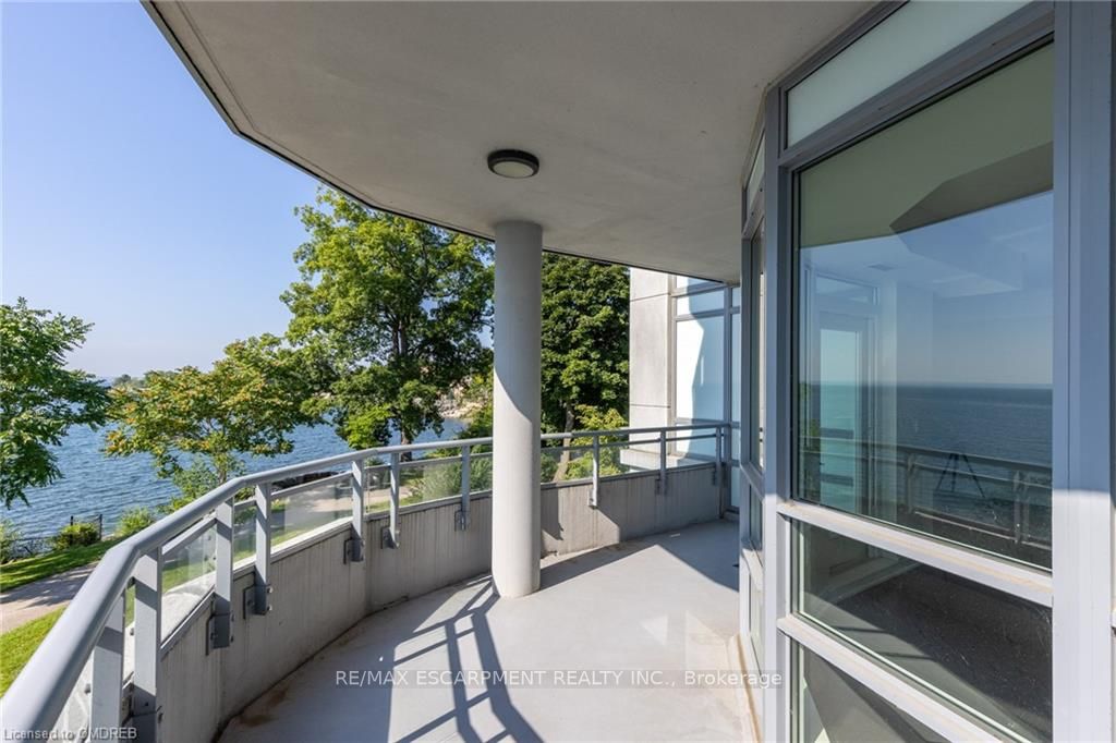 3500 Lakeshore Rd W, #228