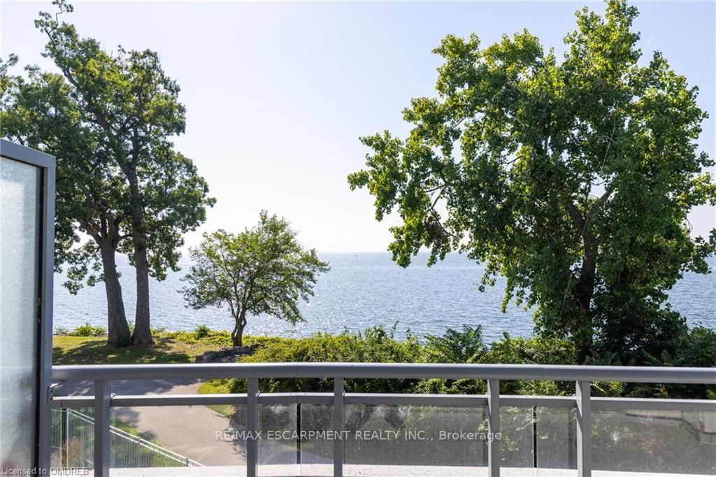 3500 Lakeshore Rd W, #228