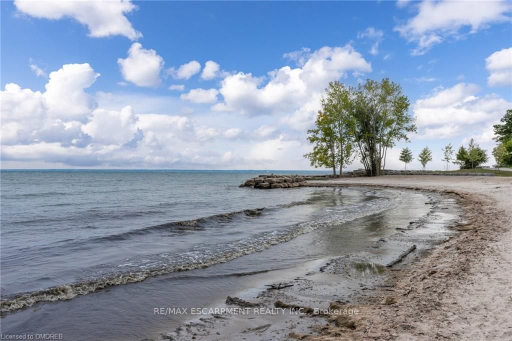3500 Lakeshore Rd W, #228