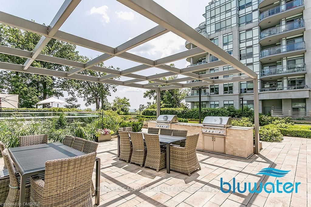 3500 Lakeshore Rd W, #228
