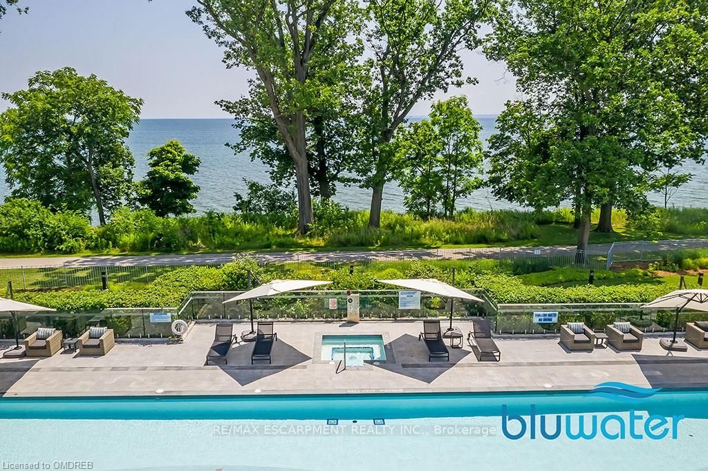 3500 Lakeshore Rd W, #228