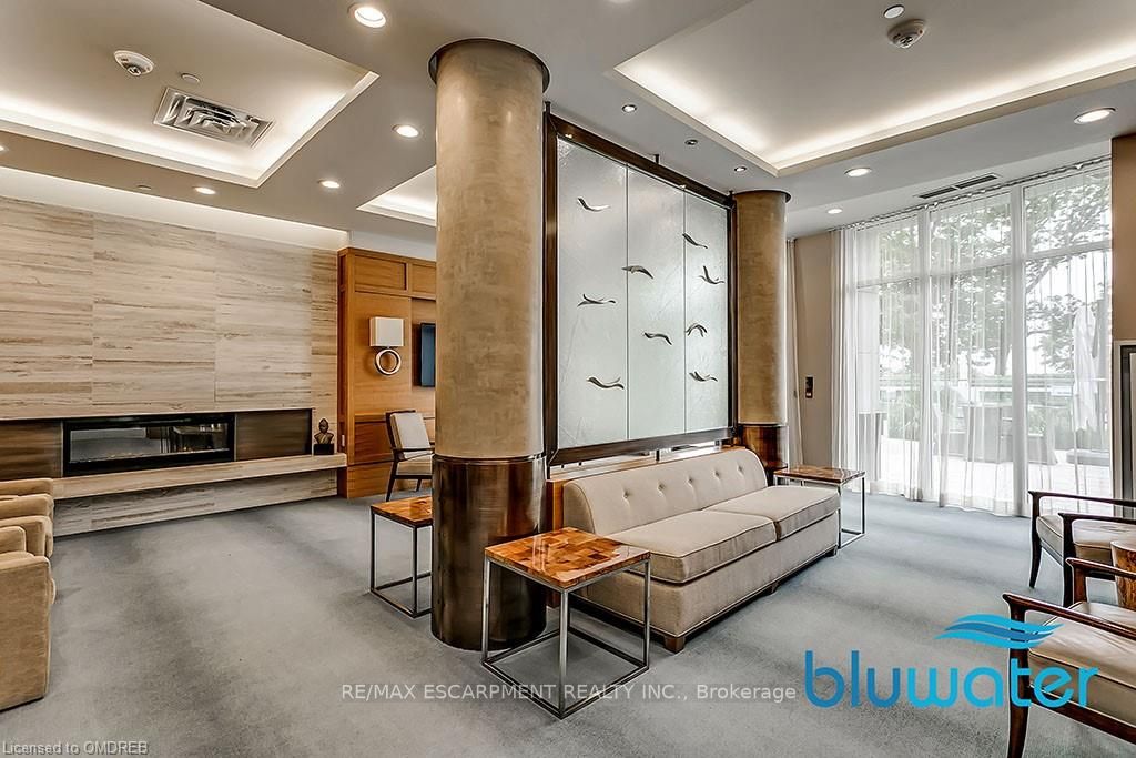 3500 Lakeshore Rd W, #228
