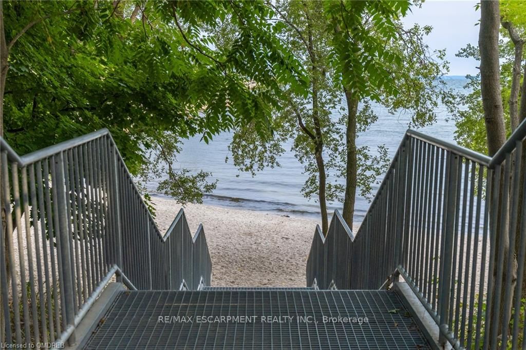 3500 Lakeshore Rd W, #228