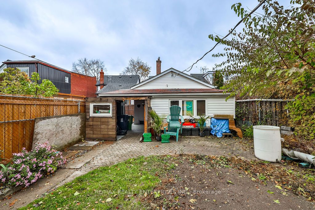 43 Batavia Ave