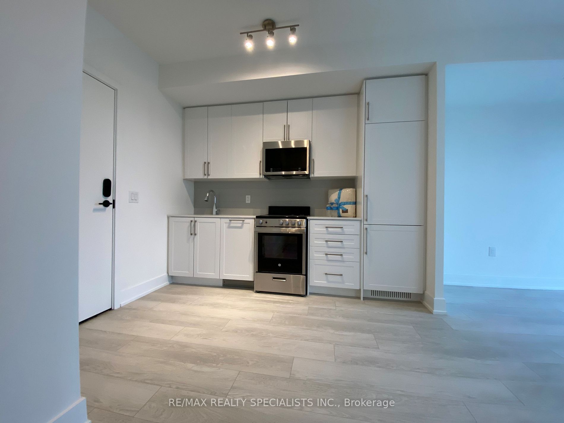 2450 Old Bronte Rd, #207