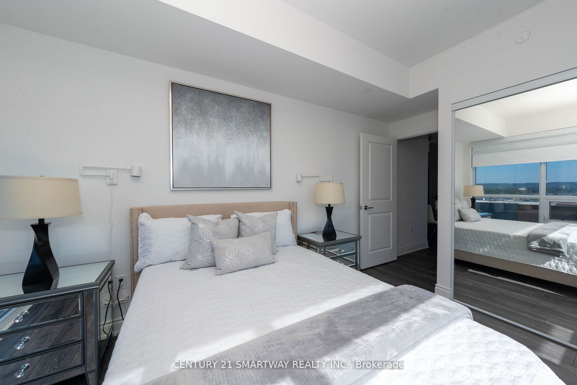 1050 Main St E, #713