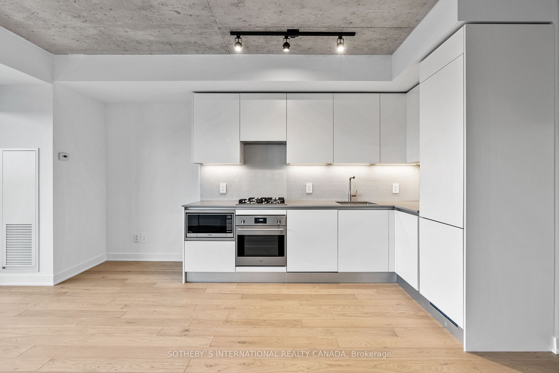 2720 Dundas St W, #513