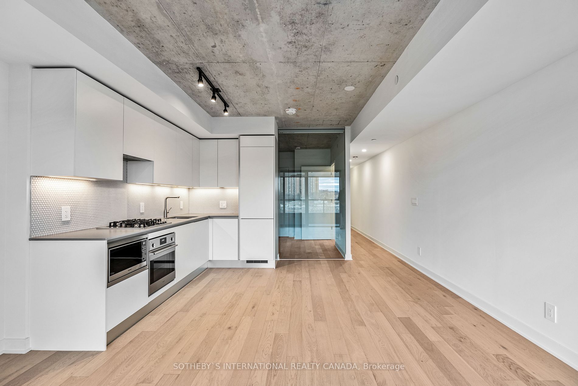 2720 Dundas St W, #513