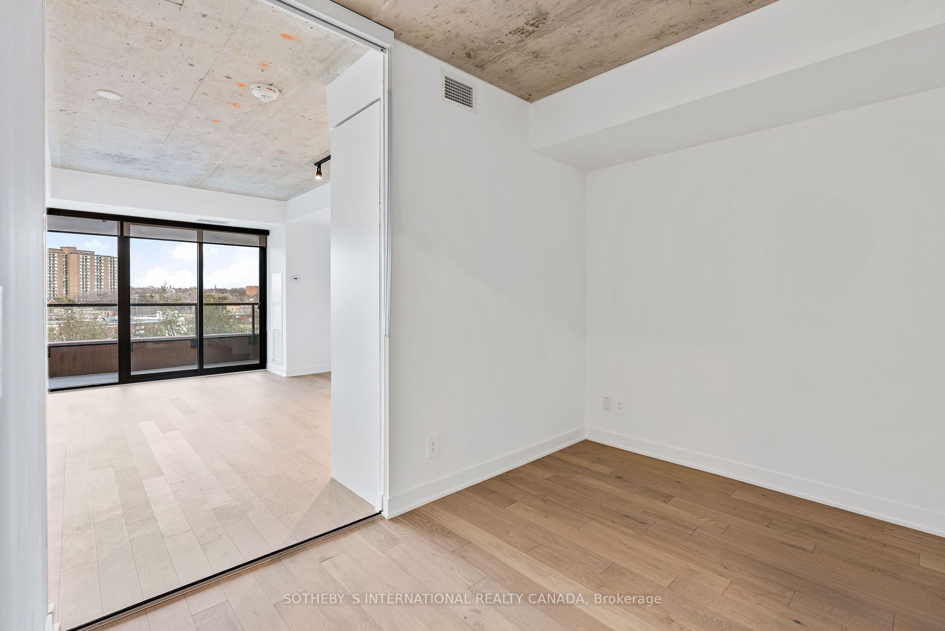 2720 Dundas St W, #513
