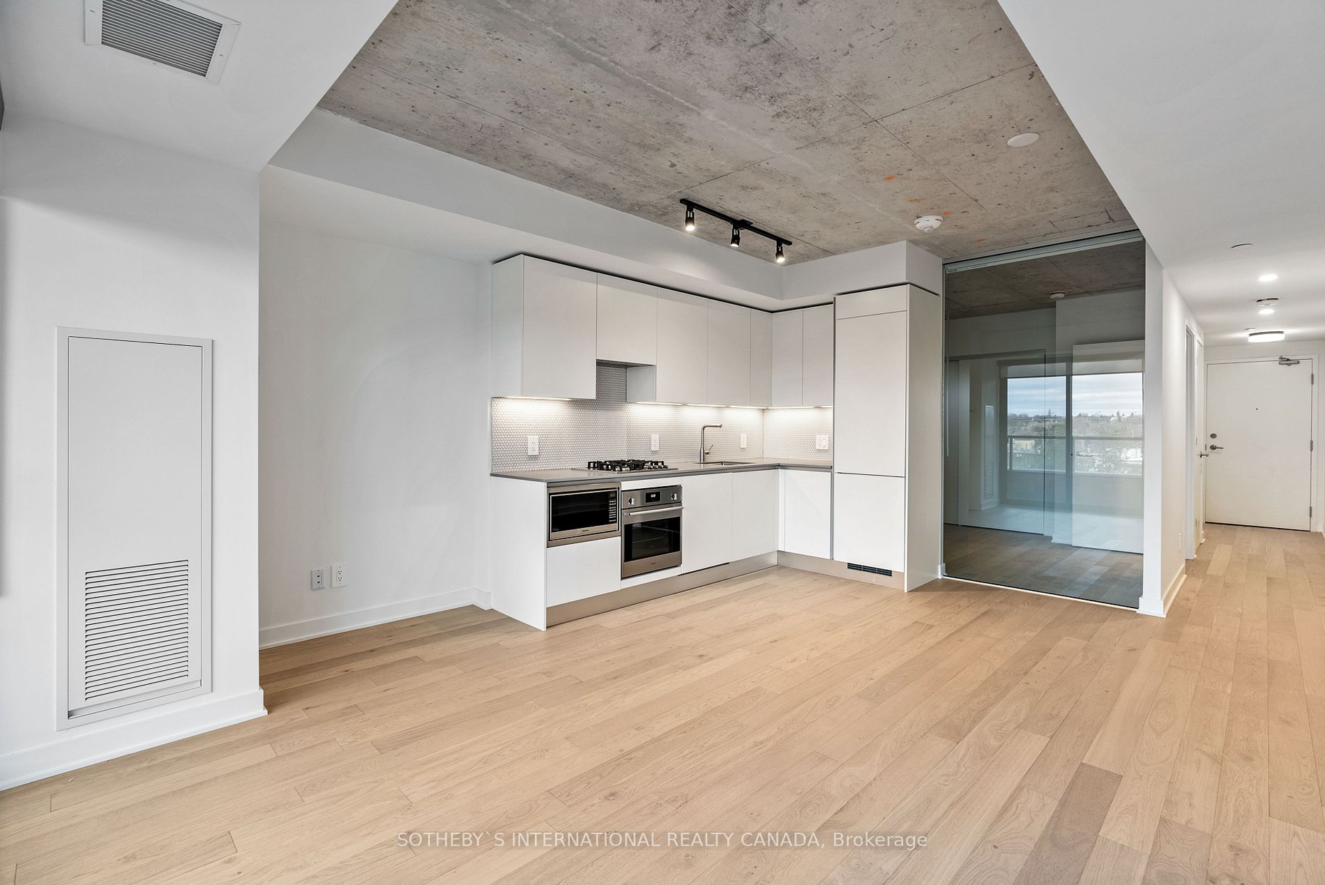 2720 Dundas St W, #513