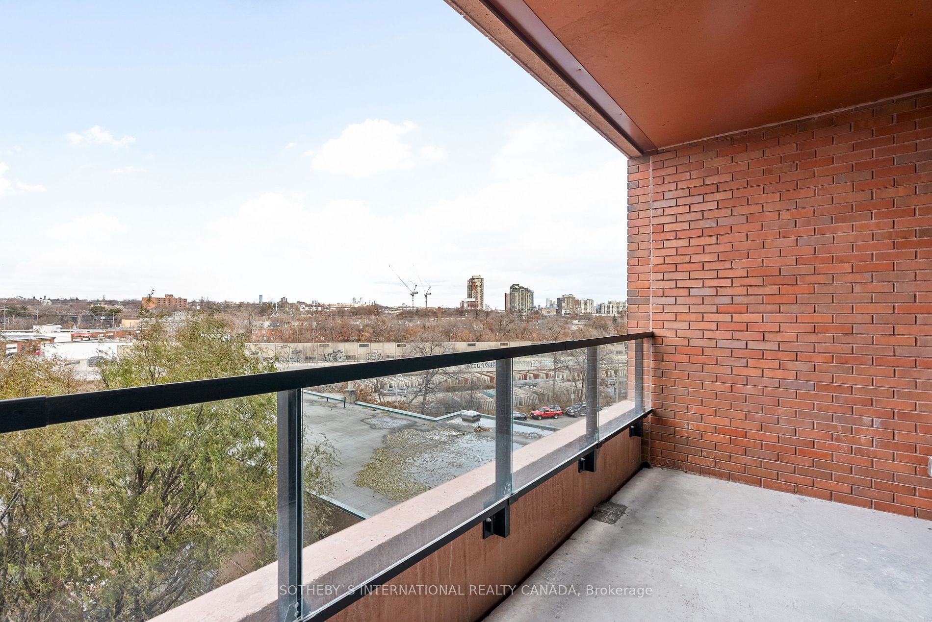 2720 Dundas St W, #513