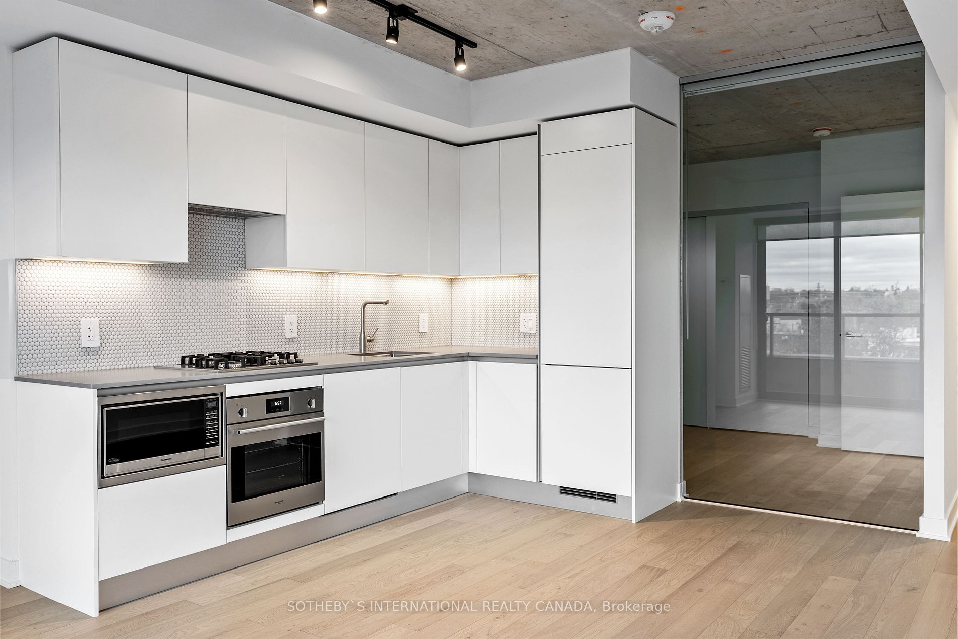 2720 Dundas St W, #513