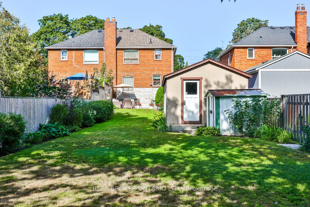 33 Allanbrooke Dr