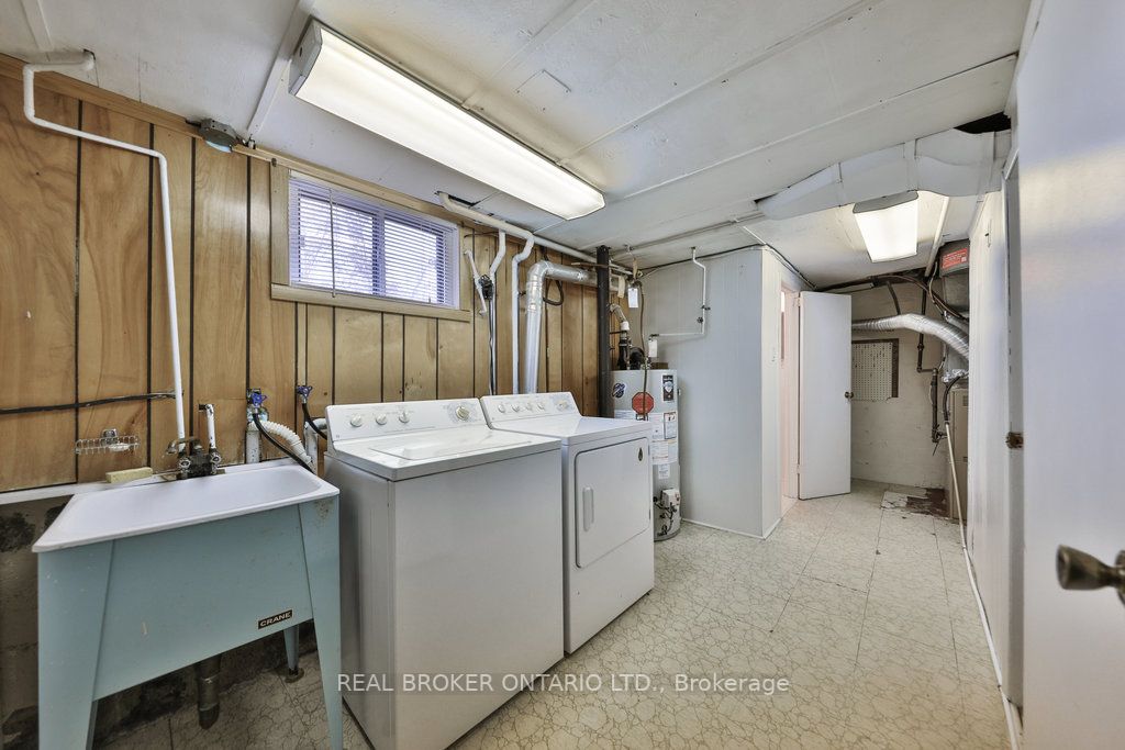 33 Allanbrooke Dr