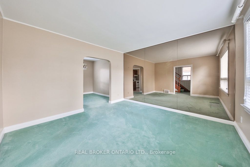 33 Allanbrooke Dr