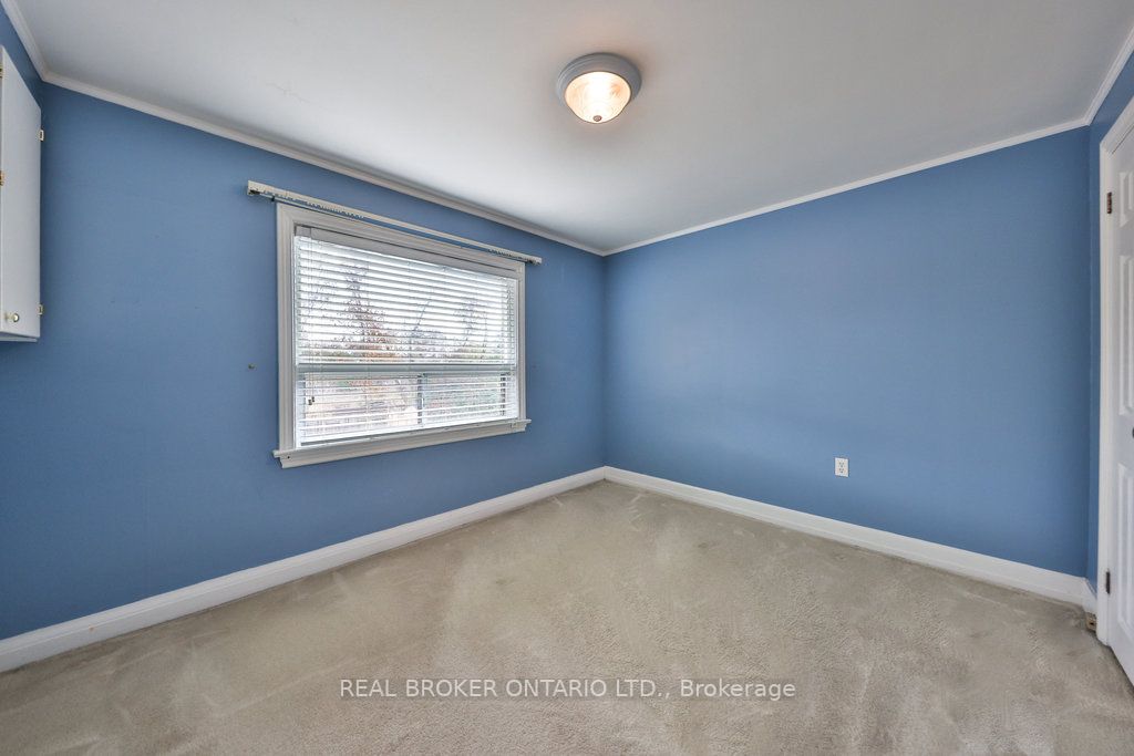 33 Allanbrooke Dr