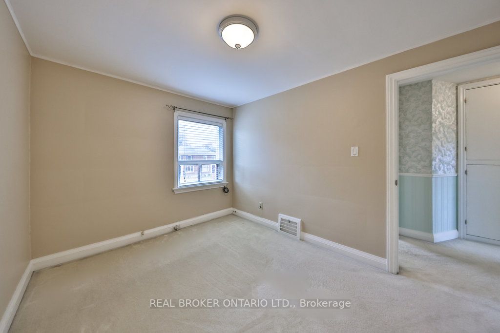 33 Allanbrooke Dr