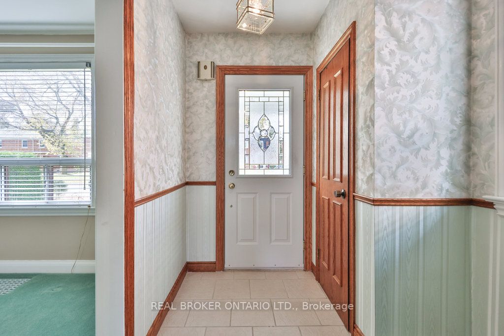 33 Allanbrooke Dr