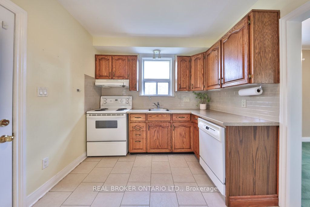 33 Allanbrooke Dr