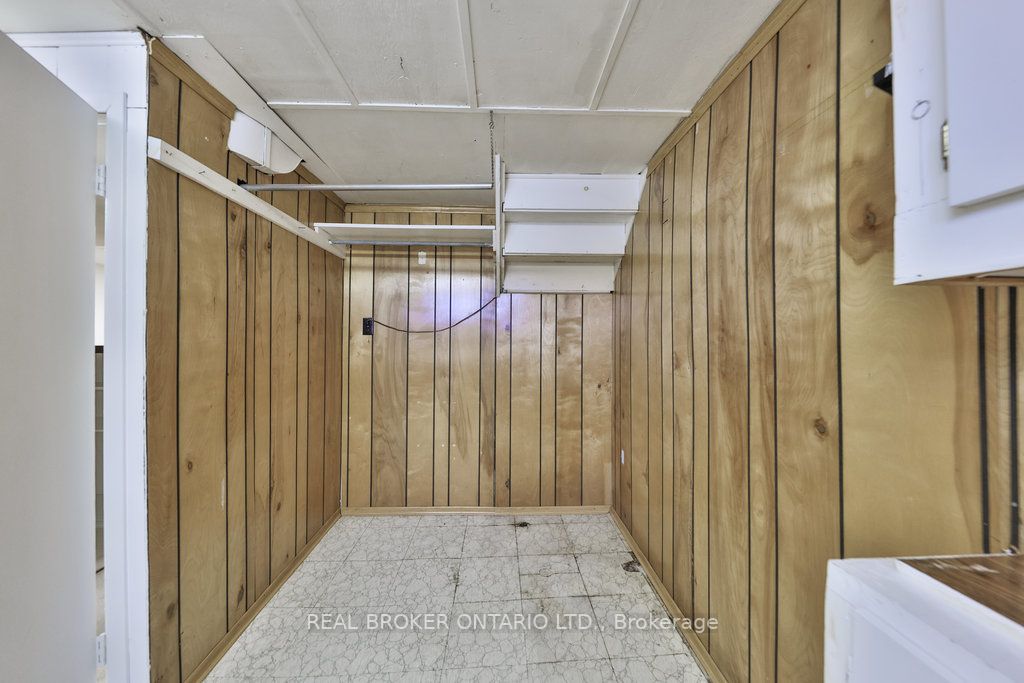 33 Allanbrooke Dr