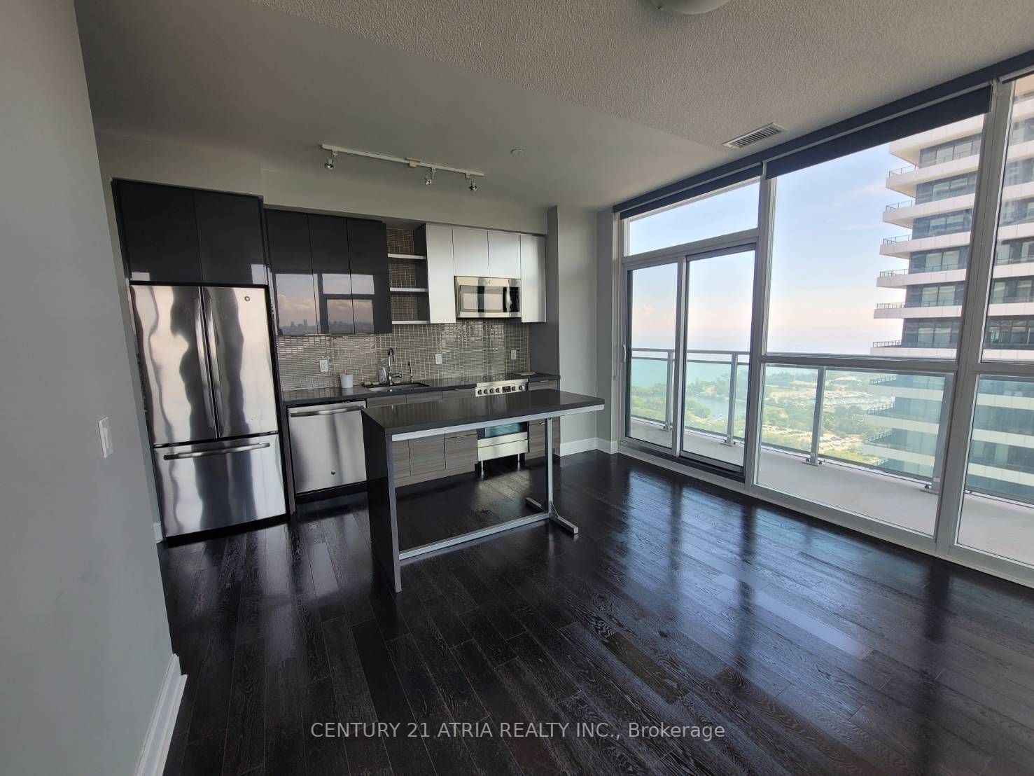 33 Shore Breeze Dr, #3403