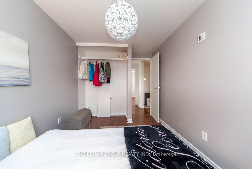 16 Campbell Crt E