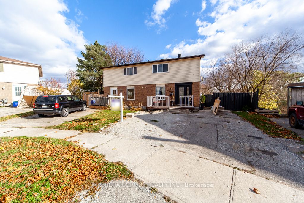 16 Campbell Crt E