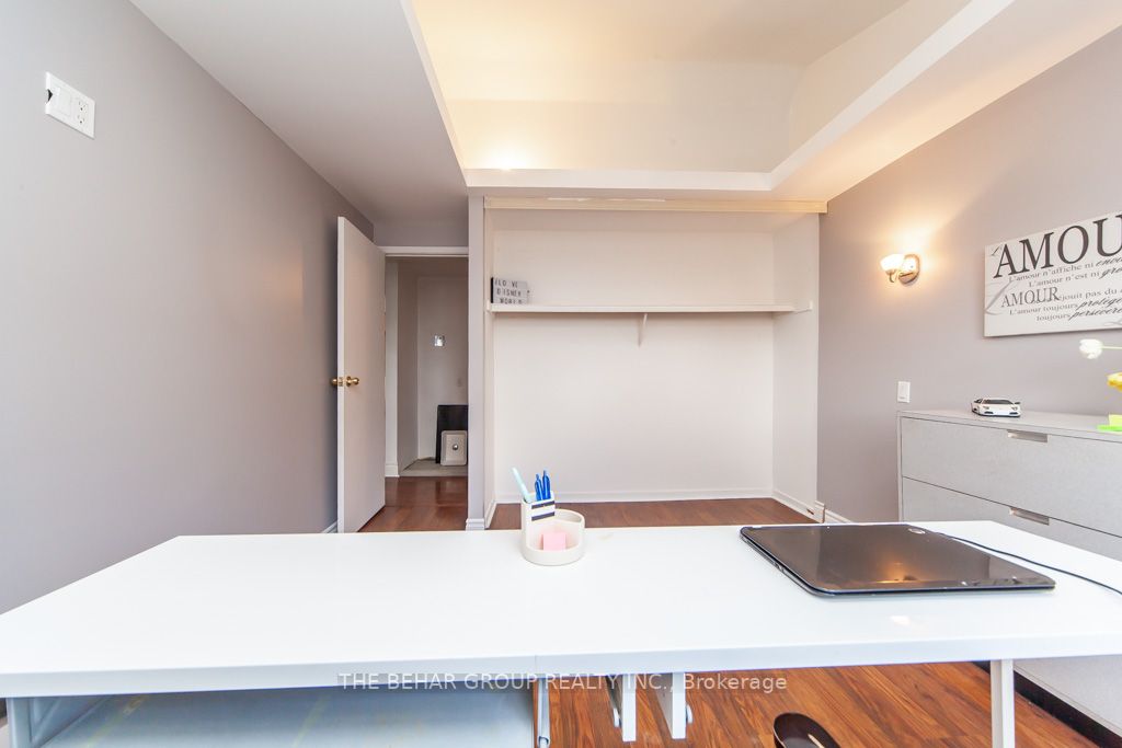 16 Campbell Crt E