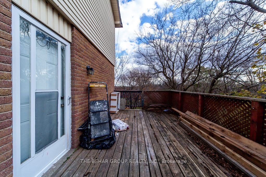 16 Campbell Crt E
