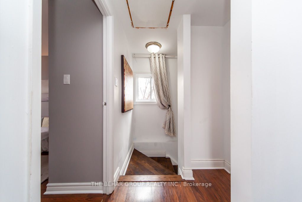 16 Campbell Crt E
