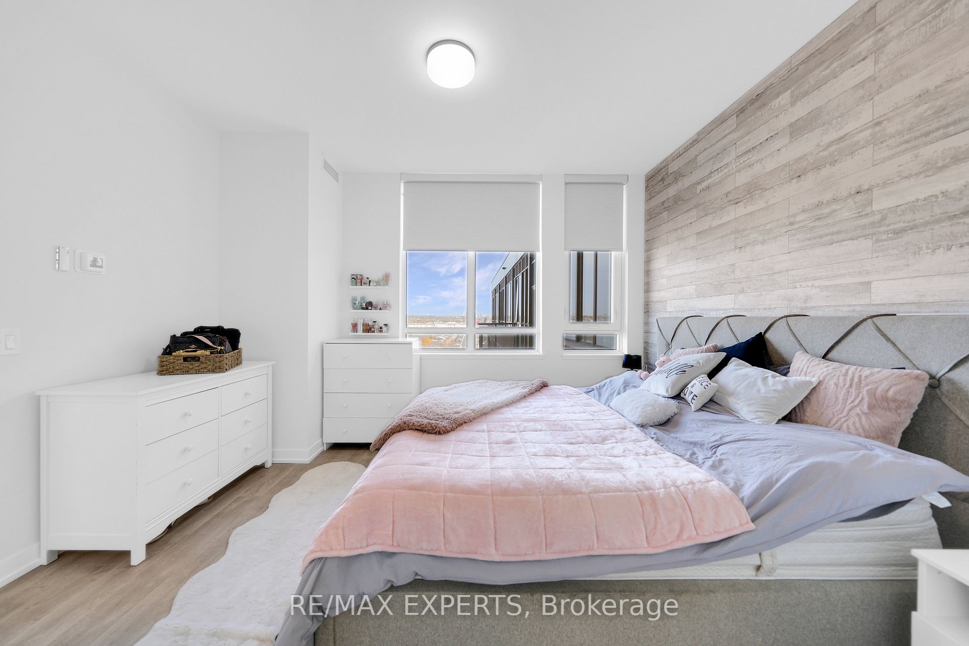 2300 St. Clair Ave W, #1008