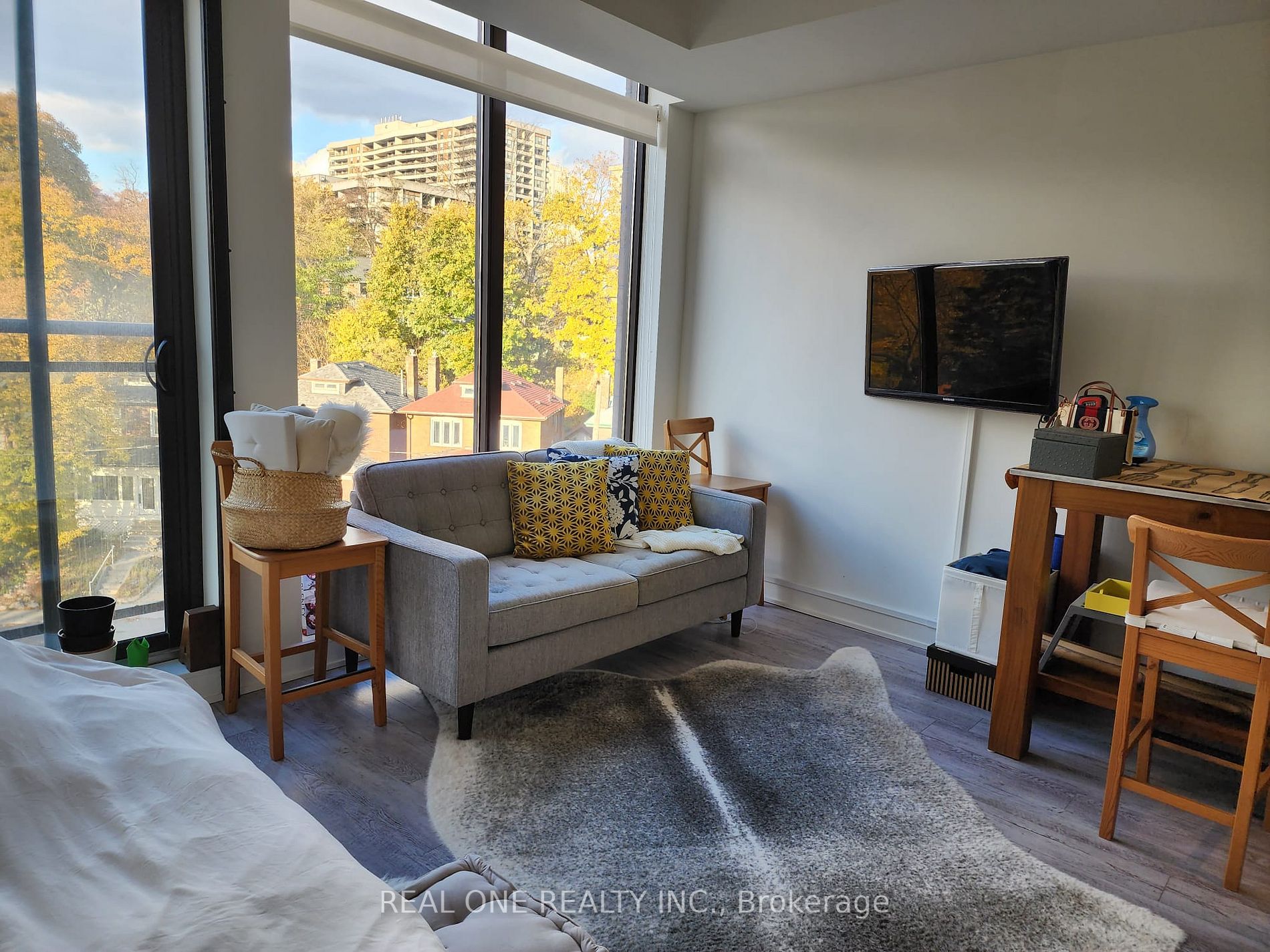 1990 Bloor St W, #404