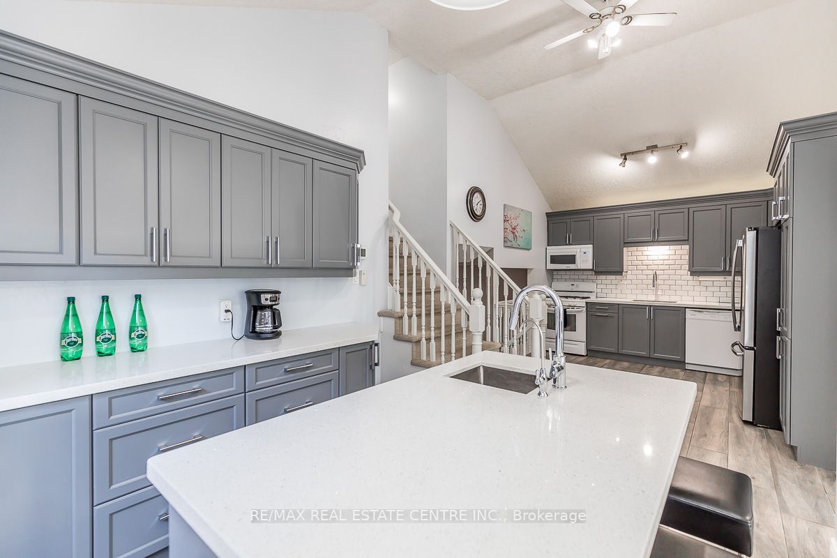 66 Colbourne Cres