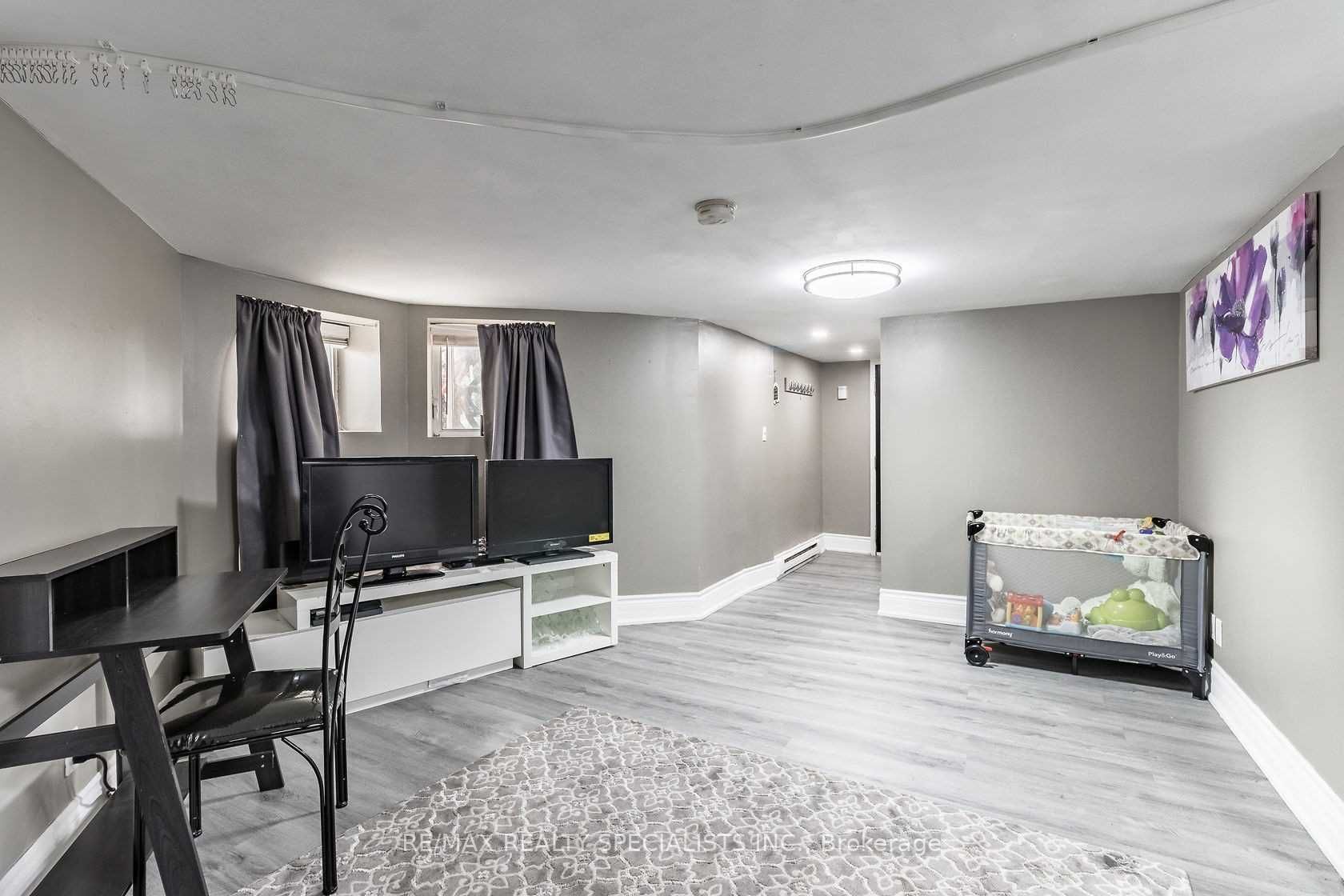 75 Mcintyre Cres, #9